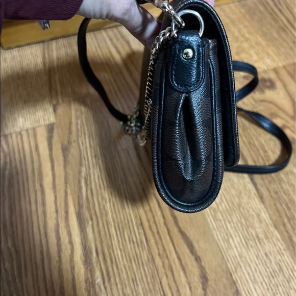 Coach - Picture 6 of 9